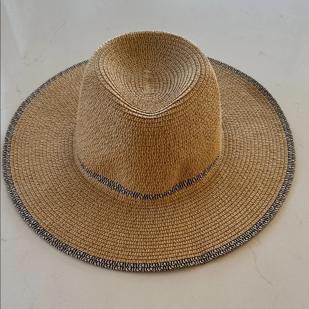 Women's Stylish Tan Straw Hat with Black Trim Size: L/XL New ✨